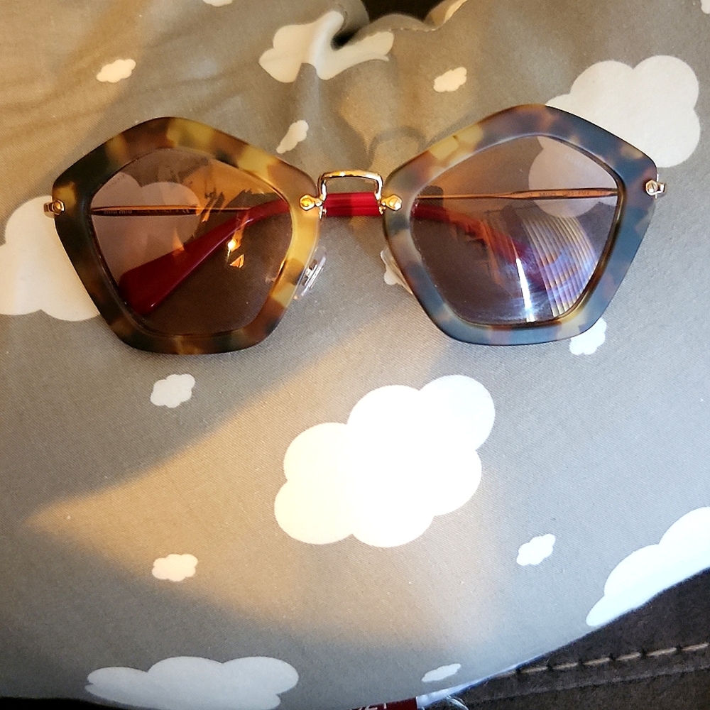 Miu Miu sunglasses. Beige havana/grey rose gold geometric frame.